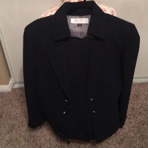 Tahari Arthur S. Levine brand new suit, size 12